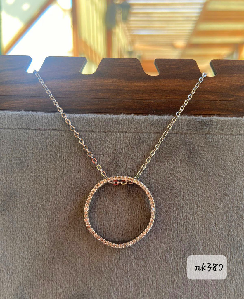 سلسلة قصيرة مش بتغيير لون السعر ٥٠ (nk380)