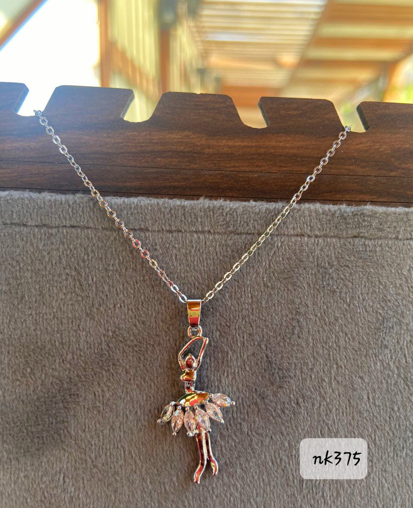 سلسلة قصيرة مش بتغيير لون السعر ٥٠ (nk375)
