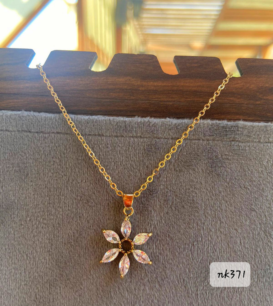 سلسلة قصيرة مش بتغيير لون السعر ٥٠ (nk371)