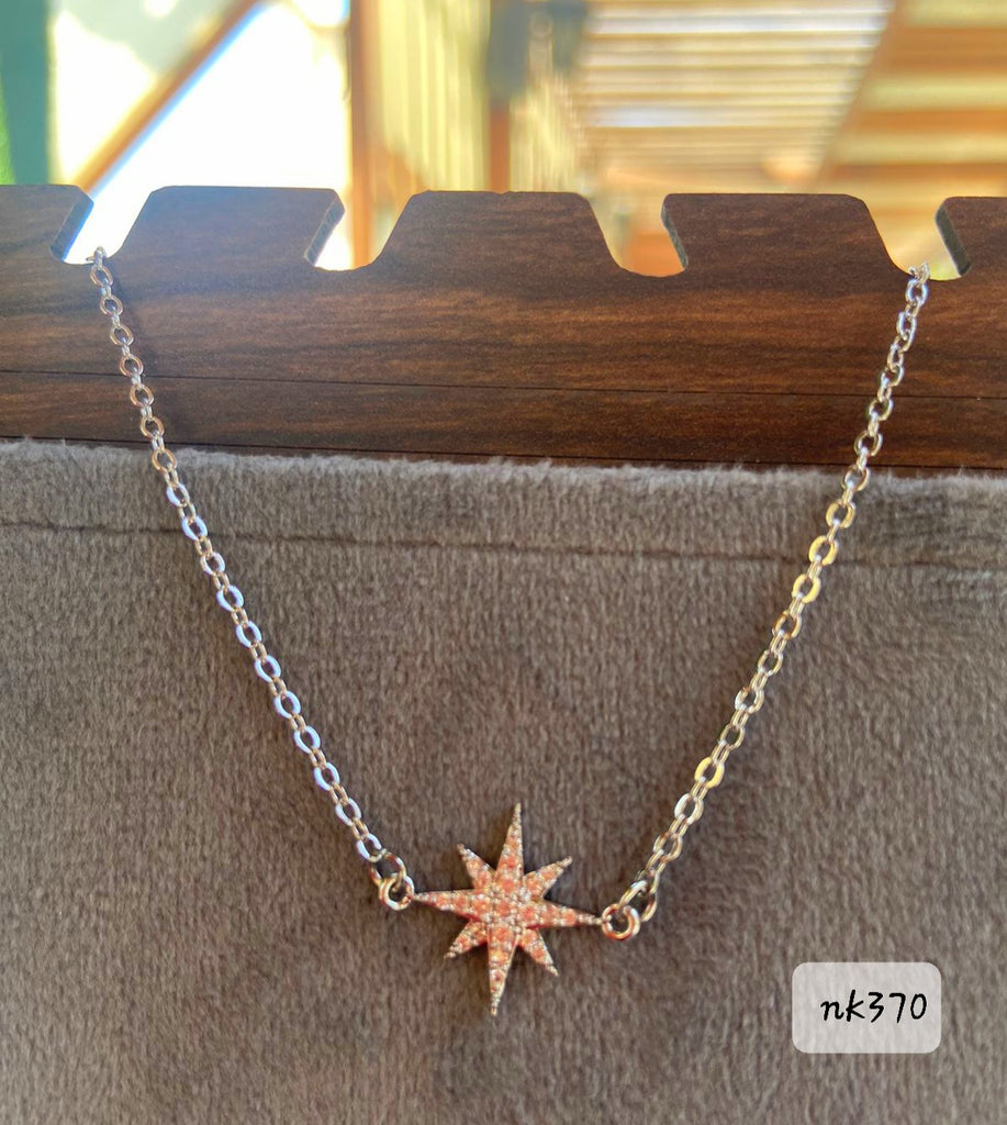 سلسلة قصيرة مش بتغيير لون السعر ٥٠ (nk370)