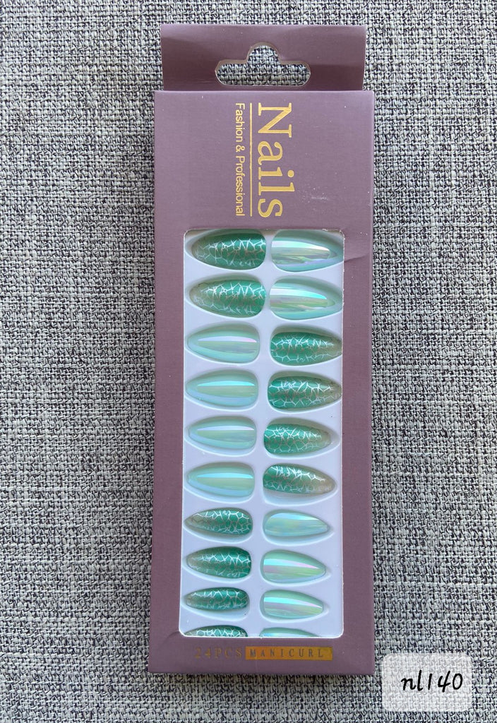 ٢٤ ضوافر الوان و رسومات + لزق سيليكون السعر ٣٠ (nl140)