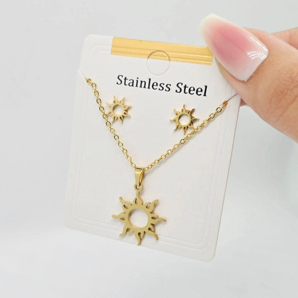 نص طقم ستانليستيل stainless steel 🔥🔥🔥
حلق + سلسلة

السعر ٣٠🔥 شمس
