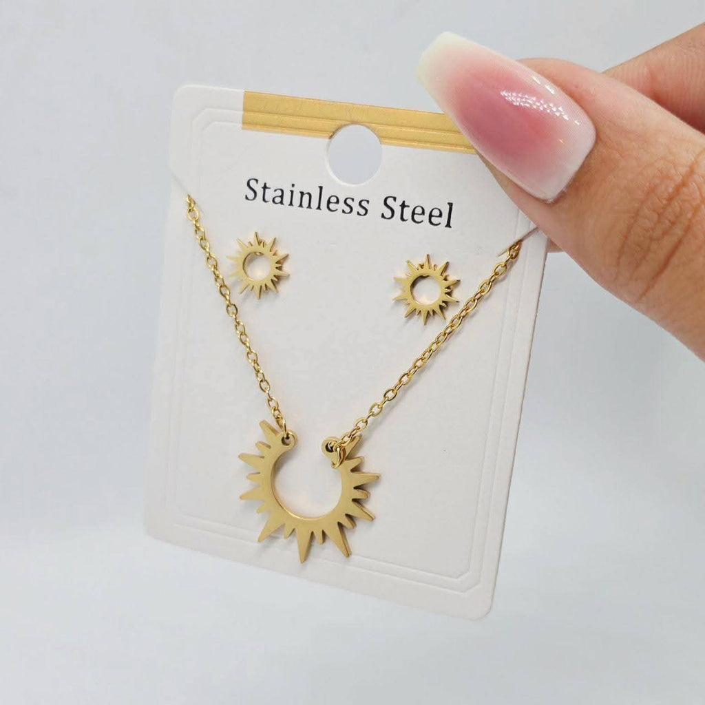 نص طقم ستانليستيل stainless steel 🔥🔥🔥
حلق + سلسلة

السعر ٣٠🔥 نص شمس