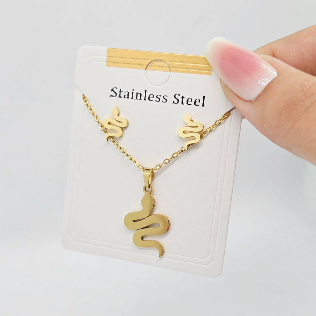 نص طقم ستانليستيل stainless steel 🔥🔥🔥
حلق + سلسلة

السعر ٣٠🔥 تعبان