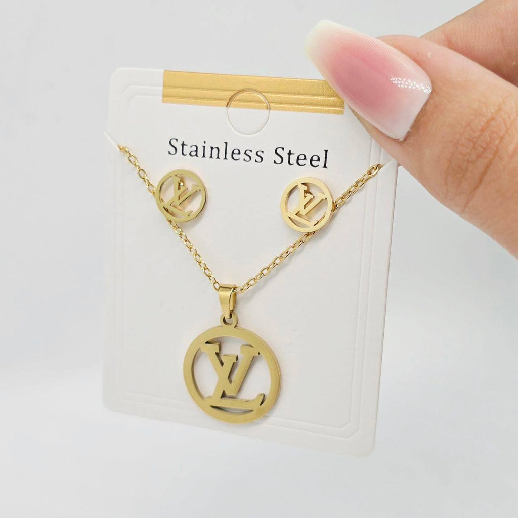 نص طقم ستانليستيل stainless steel 🔥🔥🔥
حلق + سلسلة

السعر ٣٠🔥 VL