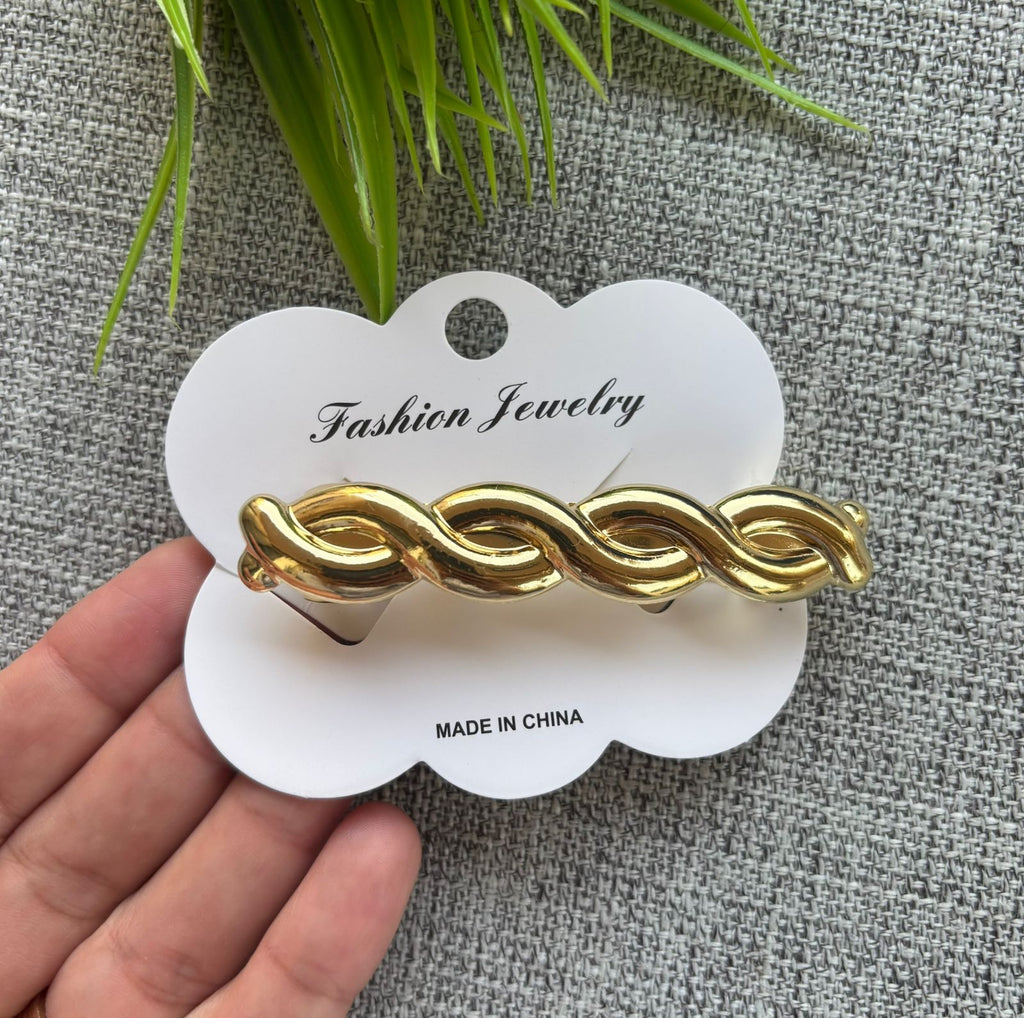 توكة كلبس معدن اشكال SHEIN  شكل مجدول لون دهبي السعر ٣٠