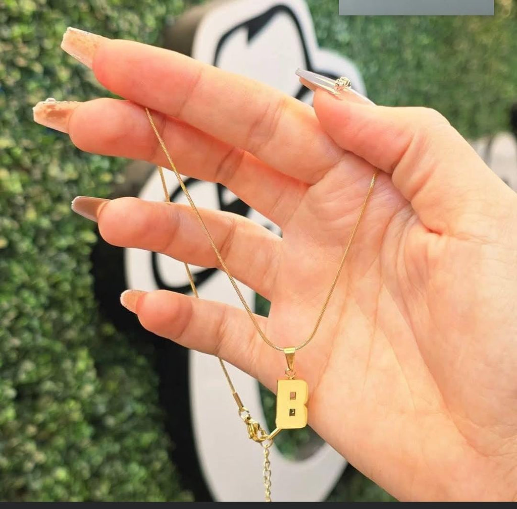 سلسلة حروف بشكل جديد💋✨
ستانليستيل 
حرف B

السعر ٧٥