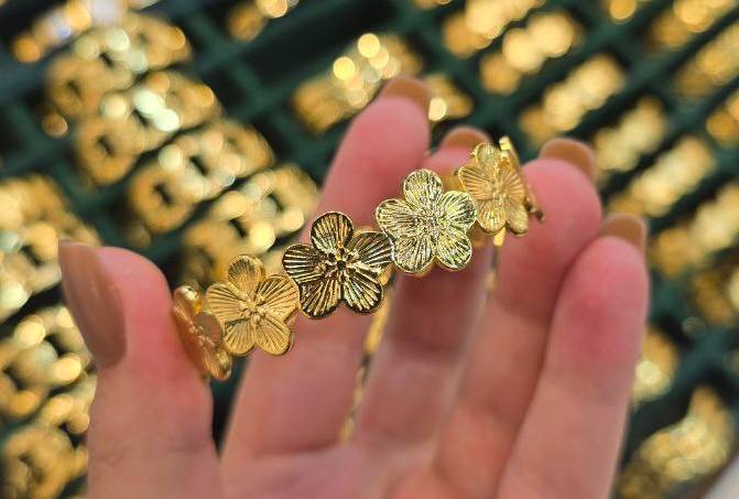 اسوره stainless steel ✨
السعر ٦٠🔥🔥 ورد