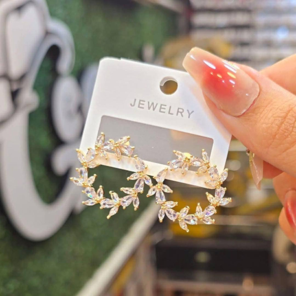 حلق بلاتين فصوص زيركون 💎💖
السعر ١٠٠