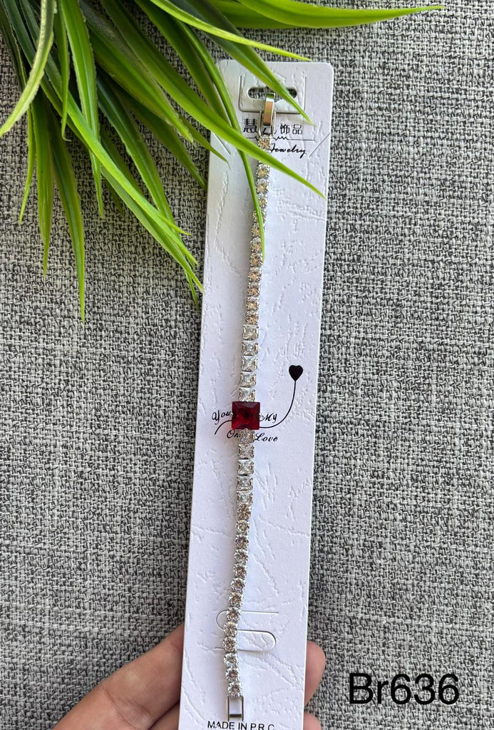 انسيال دهب صيني مطلي بلاتين
فصوص زيركون زي المستخدمة في الدهب
سعر القطعة ١٠٠ (br636)