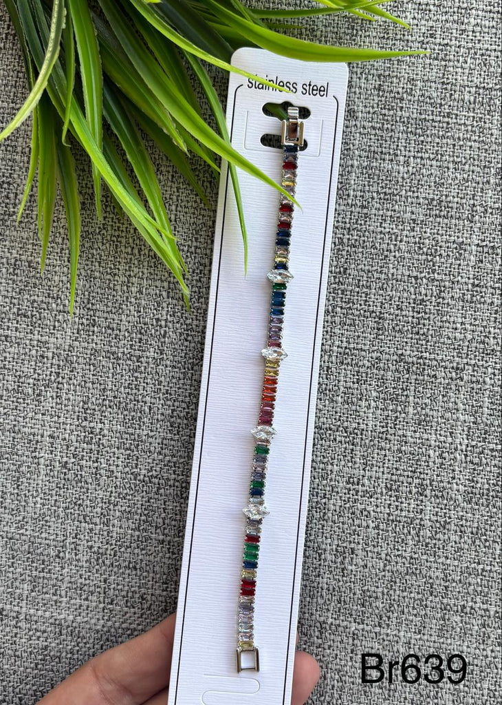 انسيال دهب صيني مطلي بلاتين
فصوص زيركون زي المستخدمة في الدهب
سعر القطعة ١٠٠ (br639)