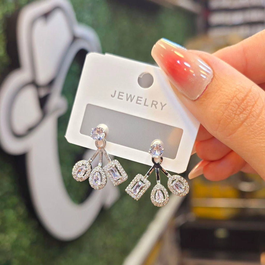 حلق بلاتين فصوص زيركون 💎💖
السعر ١٠٠