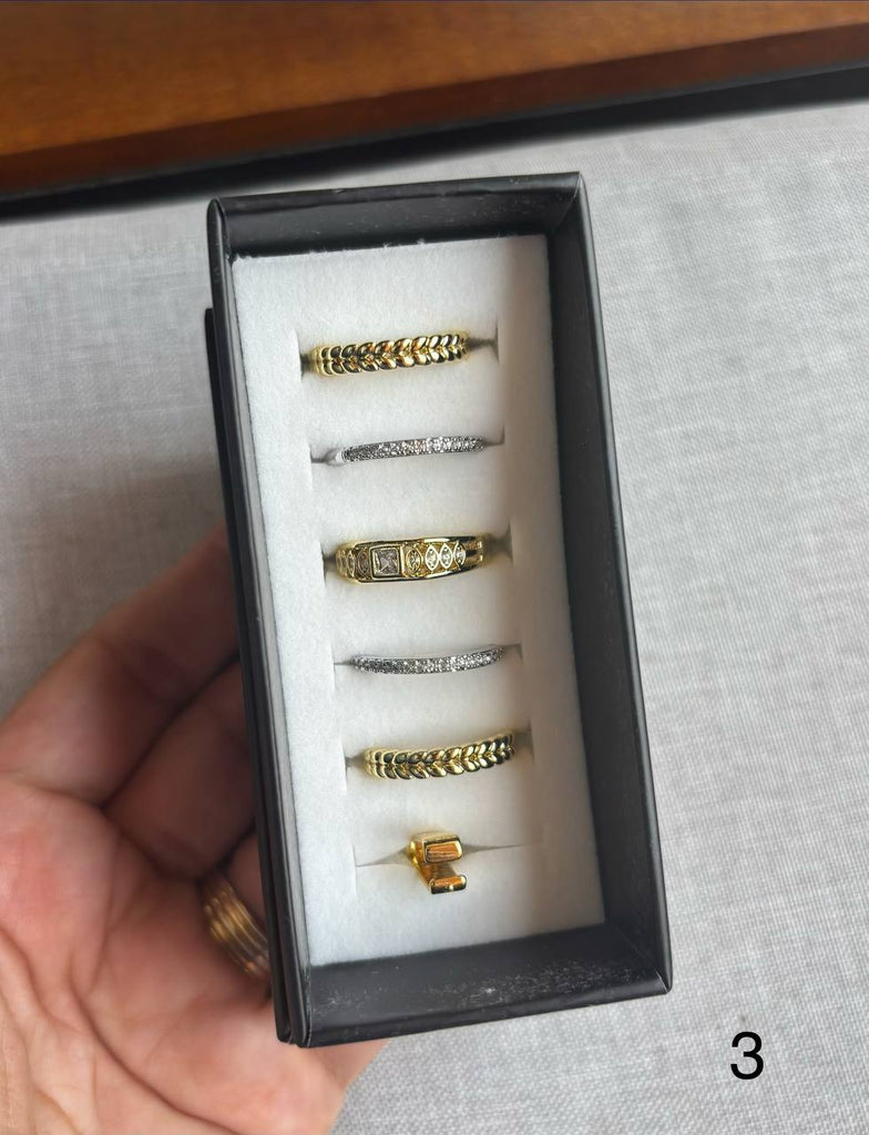 خاتم بلاتين ٥×١💍✨
شكل رقم ٣ مقاس ١٧⚡️
السعر ٢٠٠ للعلبه🔥🔥