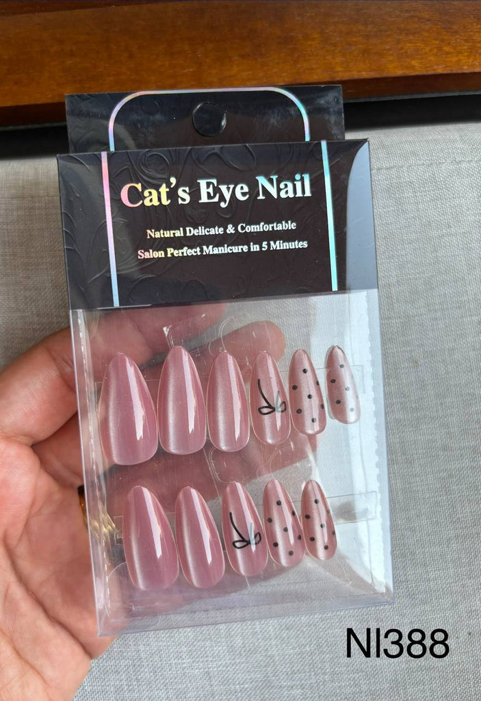 ضوافر ١٢ ضافر almond shape  + لزق سيليكون السعر ٣٠ (nl388)