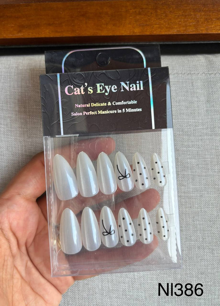 ضوافر ١٢ ضافر almond shape  + لزق سيليكون السعر ٣٠ (nl386)