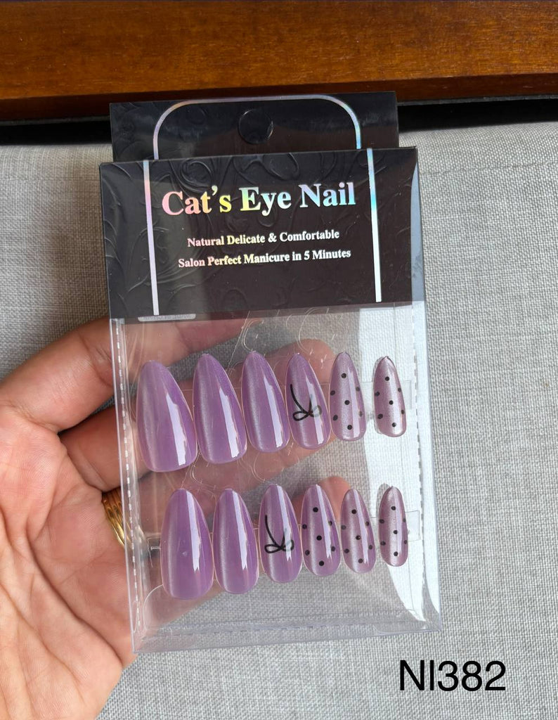 ضوافر ١٢ ضافر almond shape  + لزق سيليكون السعر ٣٠ (nl382)