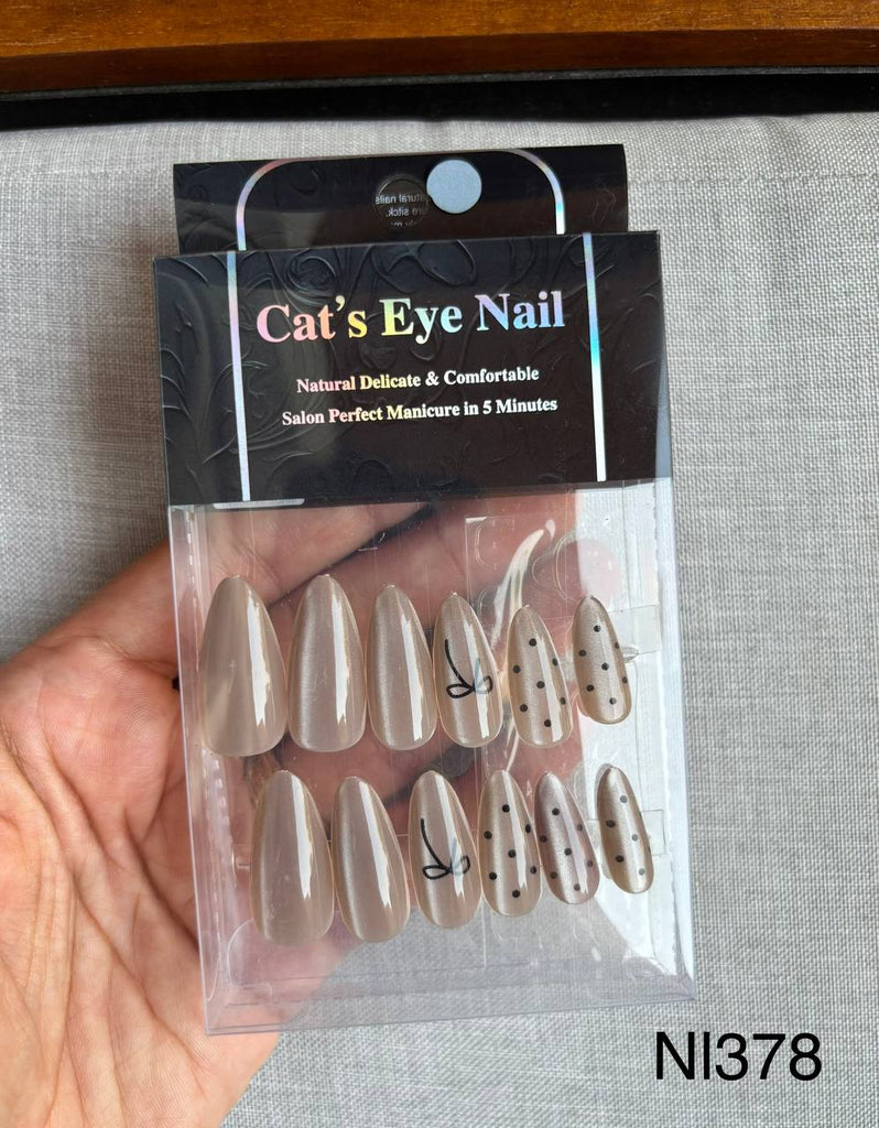 ضوافر ١٢ ضافر almond shape  + لزق سيليكون السعر ٣٠ (nl378)