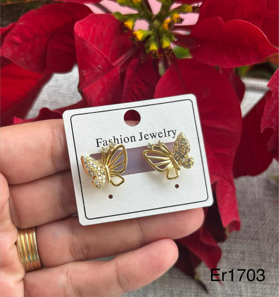 حلق دهب صيني مطلي بلاتين
فصوص زيركون زي المستخدمة في الدهب
سعر القطعة ٧٠ (er1703)