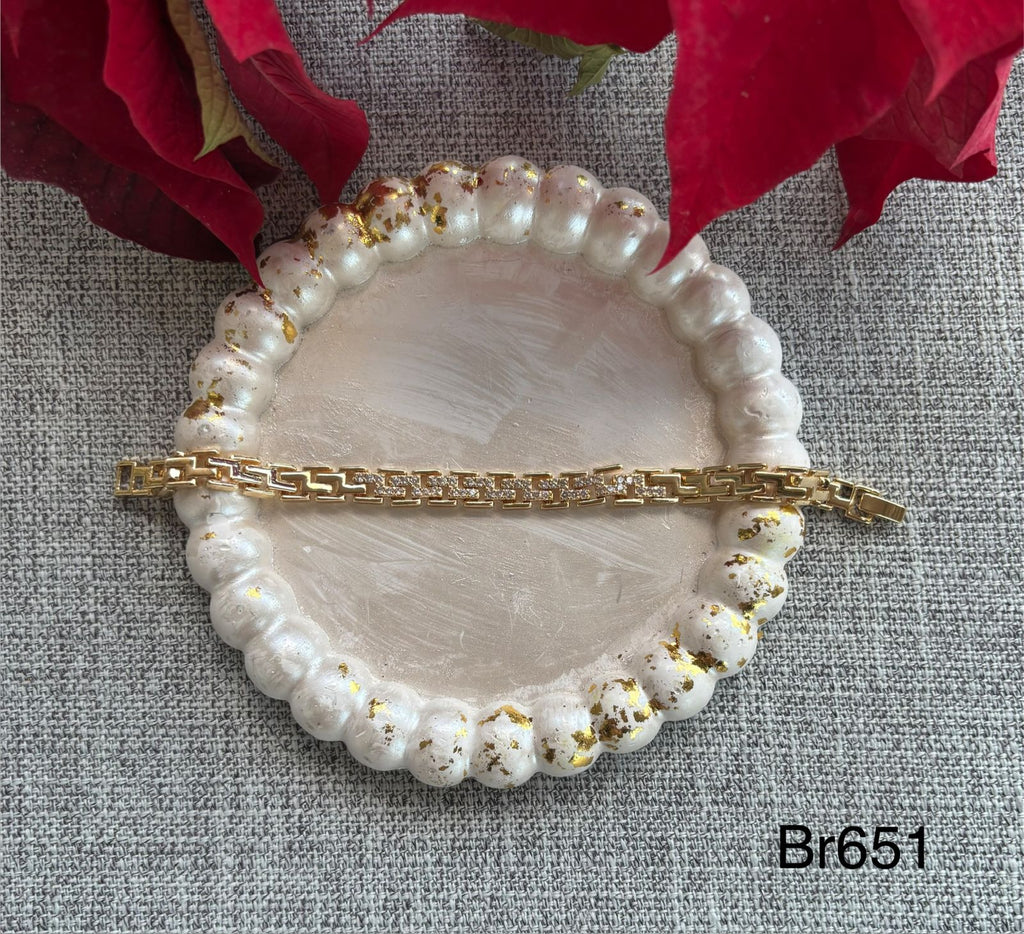 انسيال دهب صيني gold plated
فصوص زيركون زي المستخدمة في الدهب
سعر القطعة ١٠٠ (br651)