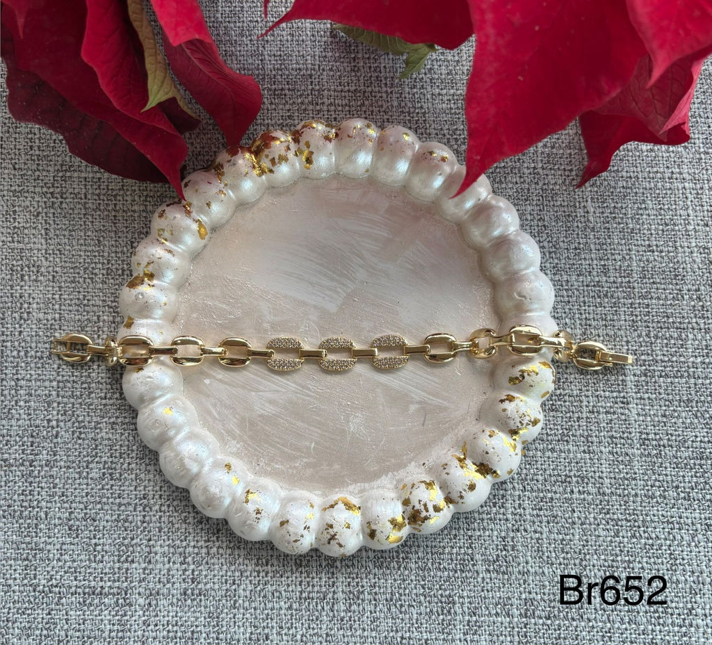 انسيال دهب صيني gold plated
فصوص زيركون زي المستخدمة في الدهب
سعر القطعة ١٠٠ (br652)