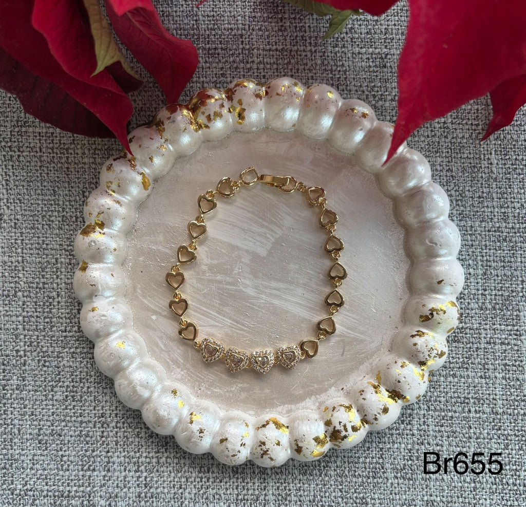 انسيال دهب صيني gold plated
فصوص زيركون زي المستخدمة في الدهب
سعر القطعة ١٠٠ (br655)
