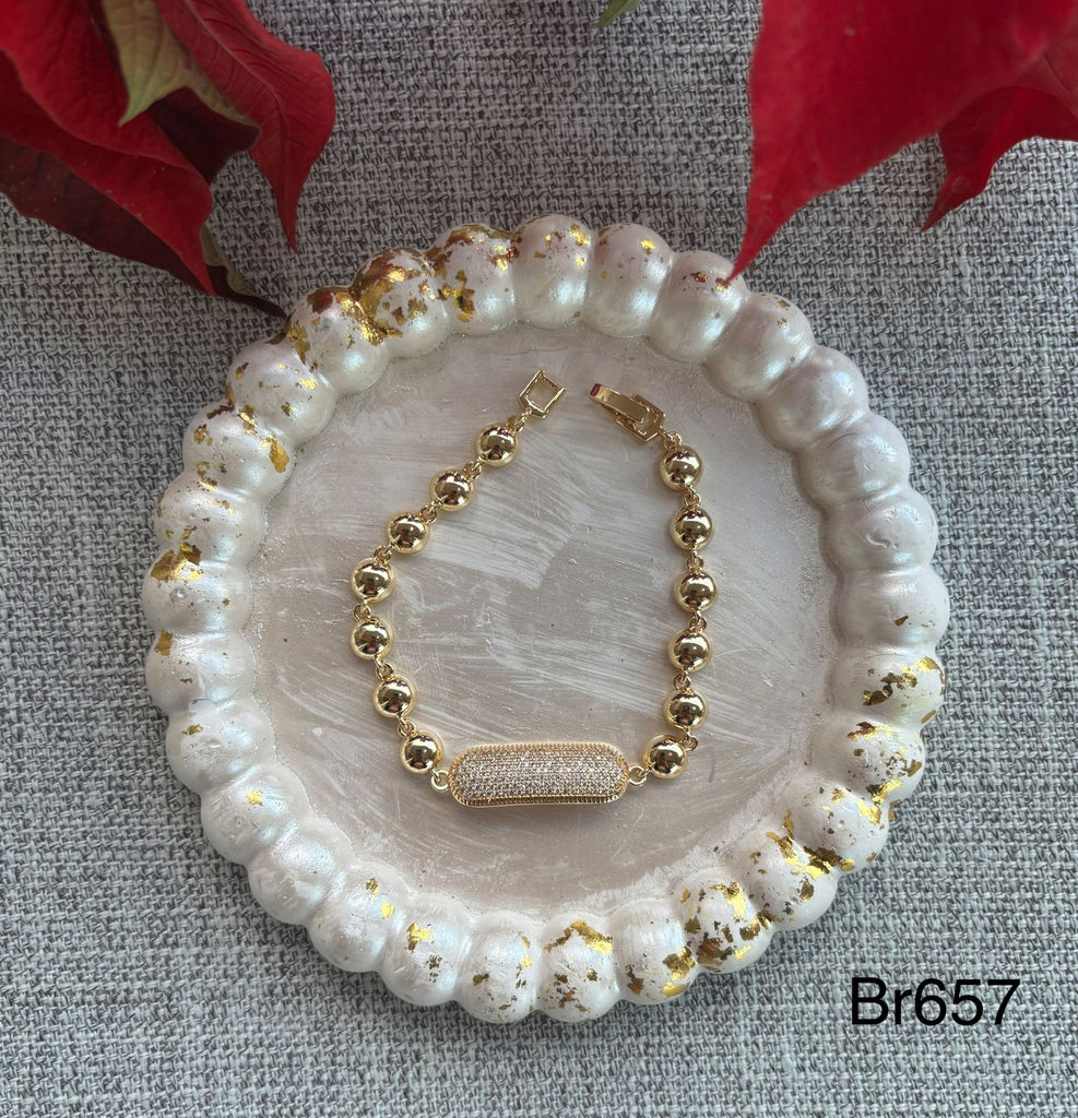 انسيال دهب صيني gold plated
فصوص زيركون زي المستخدمة في الدهب
سعر القطعة ١٠٠ (br657)