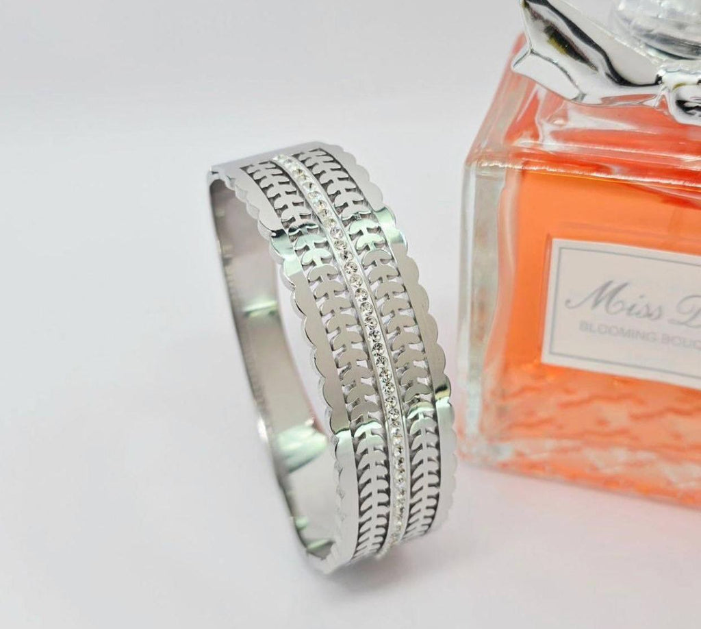 Selver Bangles 💋✨✨
ستانليستيل 
ترند الصيف💋
السعر ١٥٠