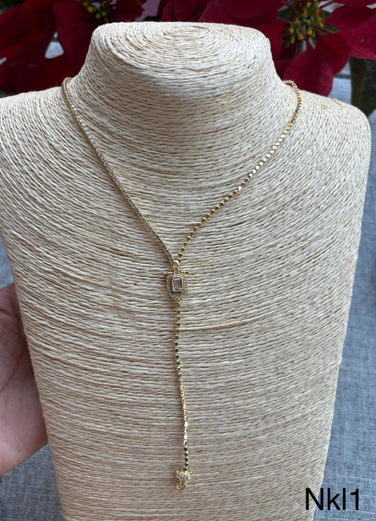 سلسلة طويلة gold plated  
فصوص زيركون 
السعر ١٣٥ (nkl1)
