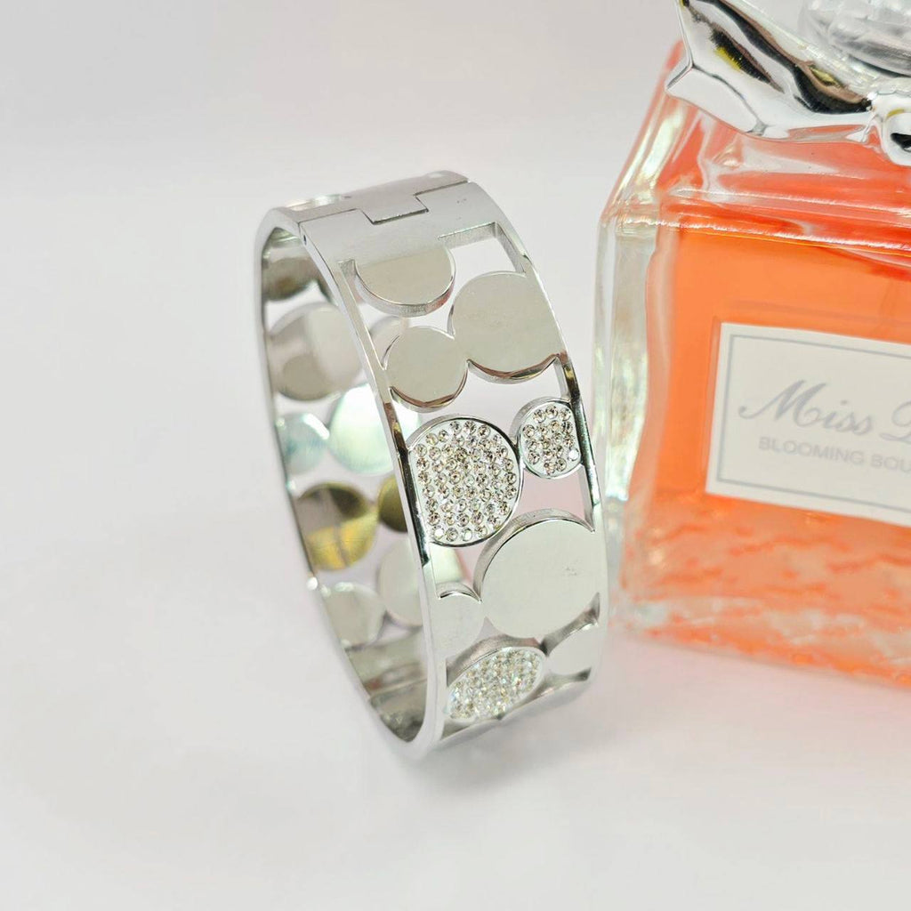 Selver Bangles 💋✨✨
ستانليستيل 
ترند الصيف💋
السعر ١٥٠