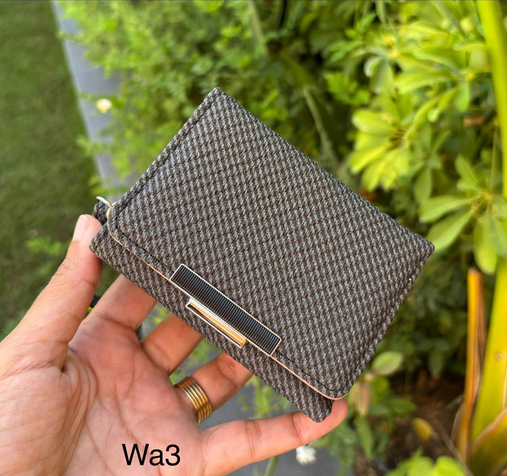 محفظة حريمي سوستة و كبسونة مقاس ١٣×٩ سم السعر ١٥٠ (wa3)