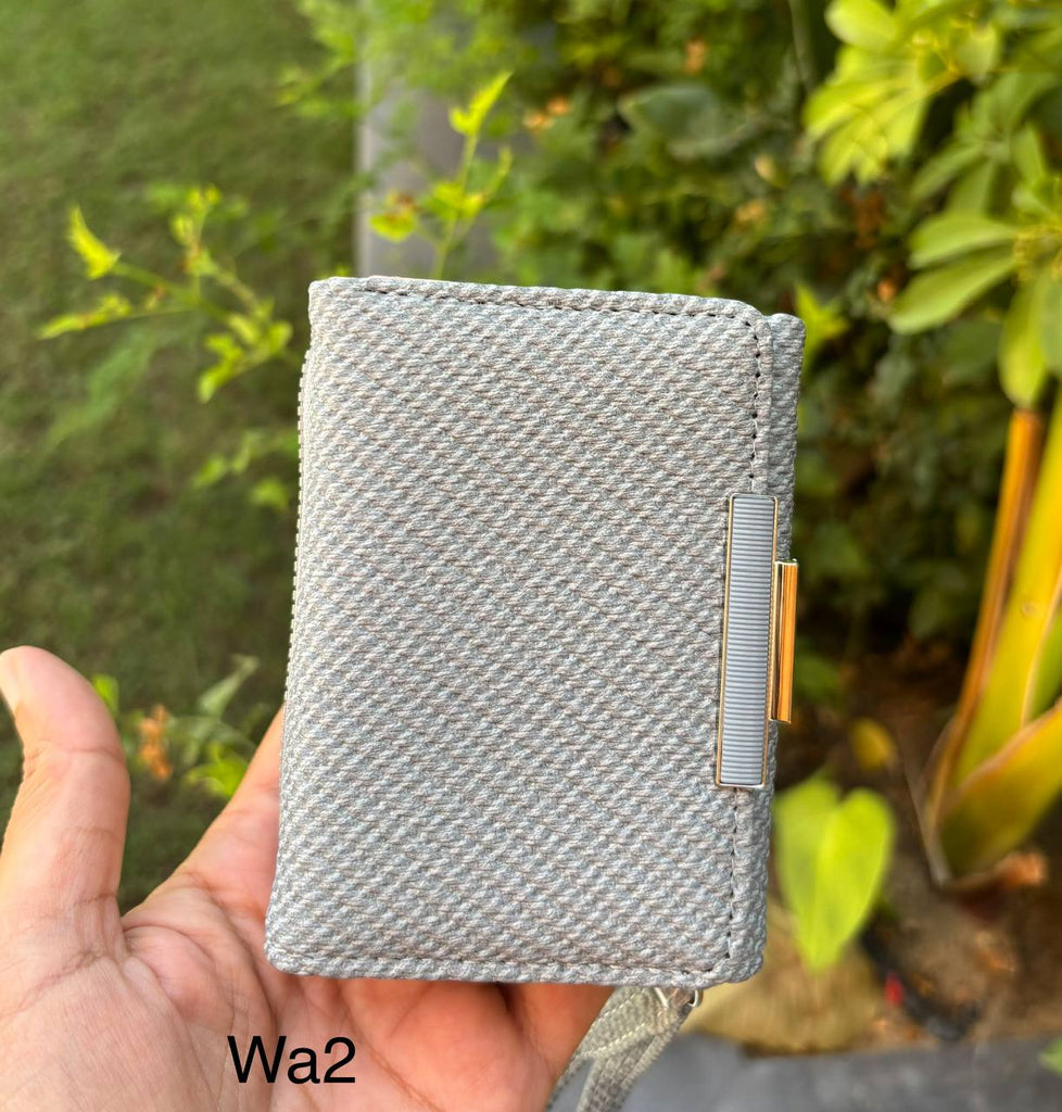محفظة حريمي سوستة و كبسونة مقاس ١٣×٩ سم السعر ١٥٠ (wa2)