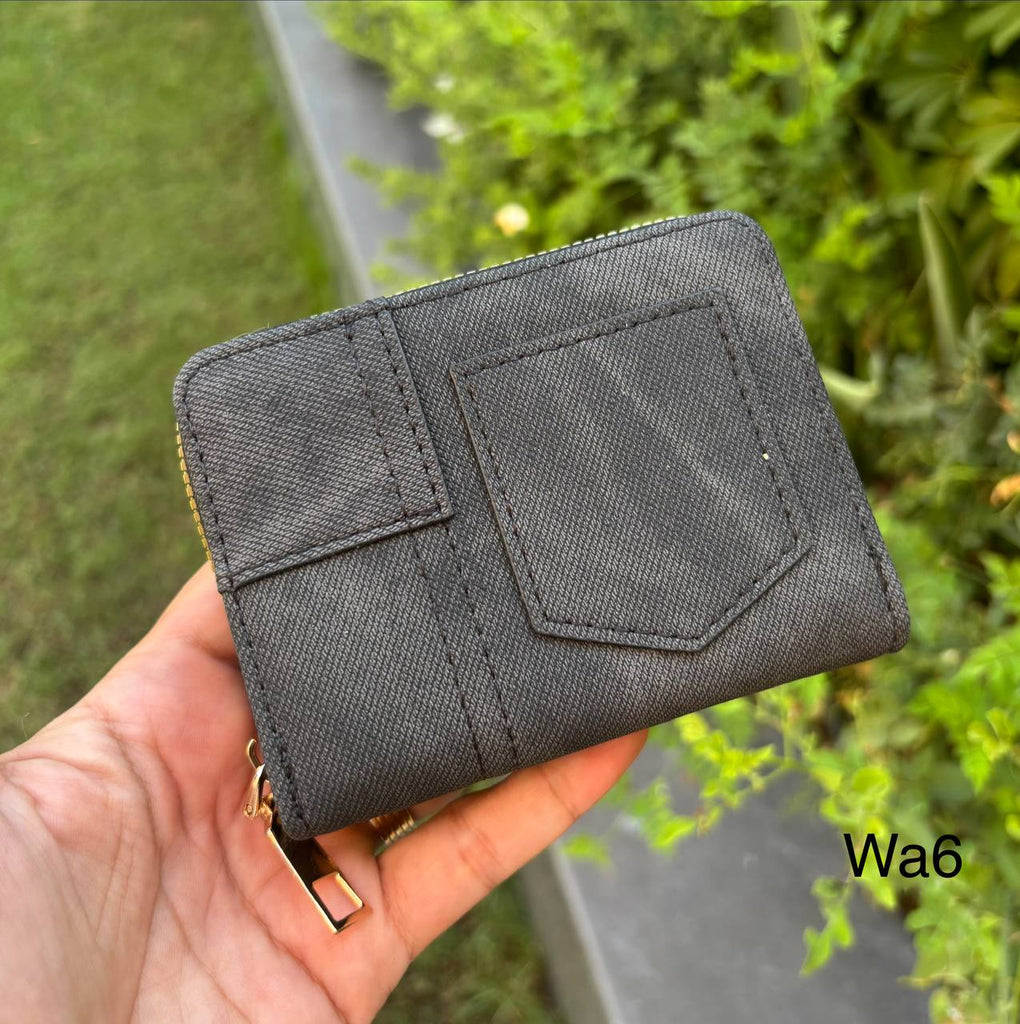 محفظة حريمي سوستة و كبسونة مقاس ١٣×٩ سم السعر ١٥٠ (wa6)