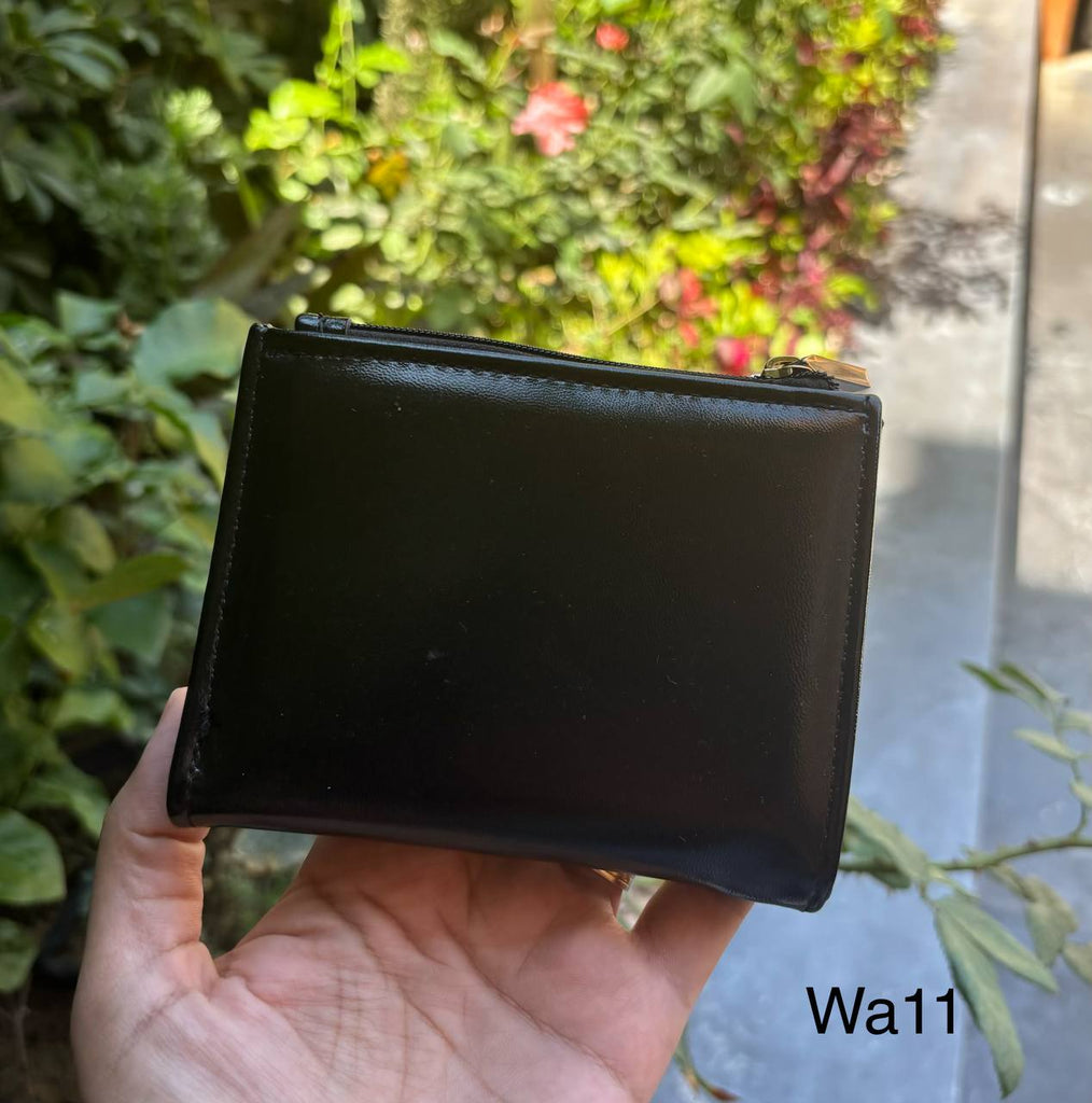 محفظة حريمي ٢ سوستة و كبسونة مقاس ١٣×٩ سم السعر ١٥٠ (wa11)