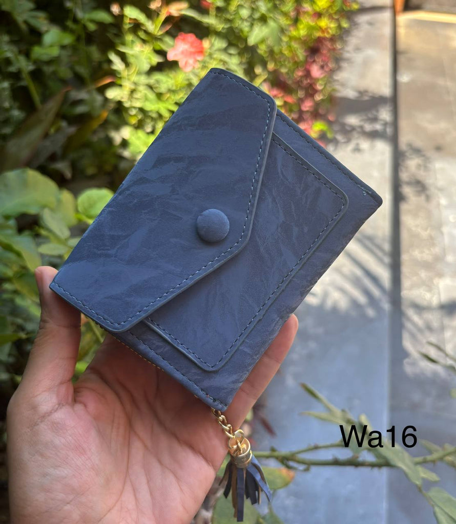 محفظة حريمي سوستة و كبسونة مقاس ١٣×٩ سم السعر ١٥٠ (wa16)