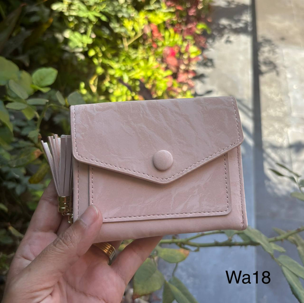 محفظة حريمي سوستة و كبسونة مقاس ١٣×٩ سم السعر ١٥٠ (wa18)