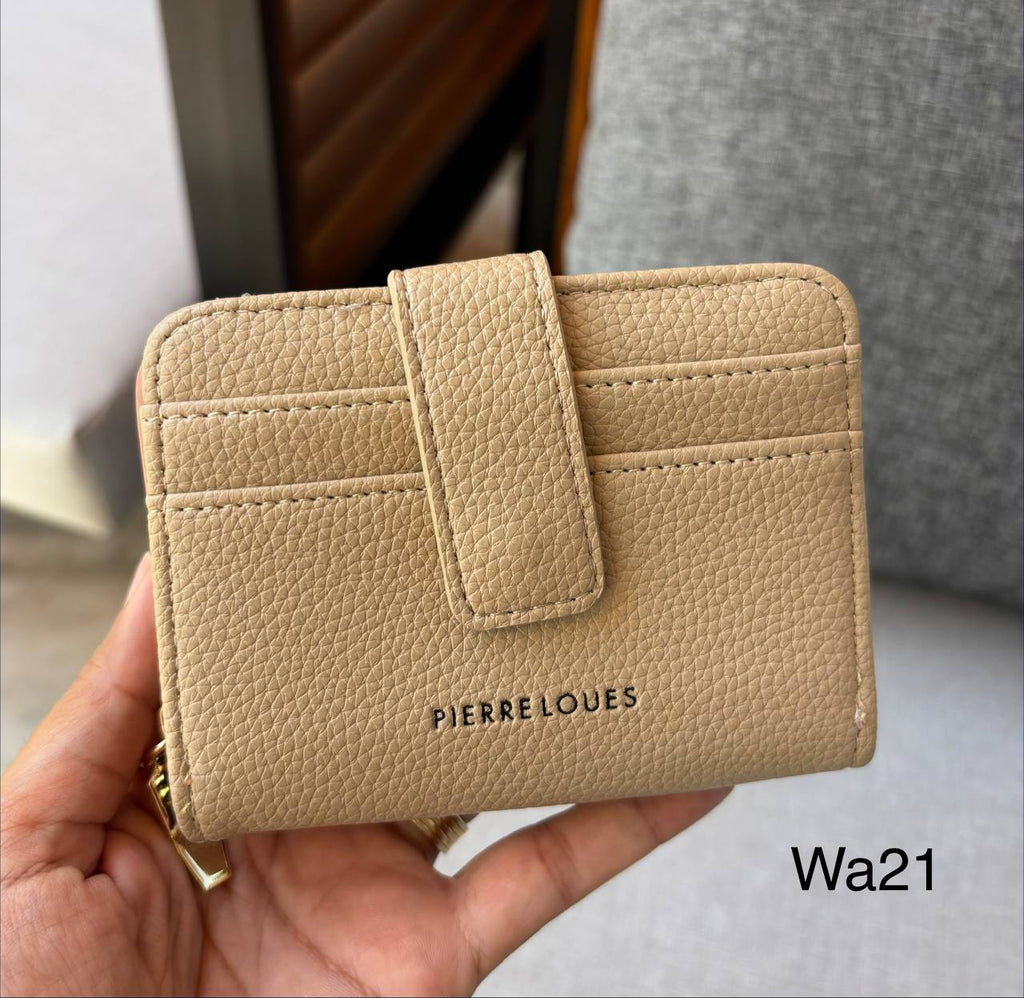 محفظة حريمي سوستة و كبسونة مقاس ١٣×٩ سم السعر ١٥٠ (wa21)