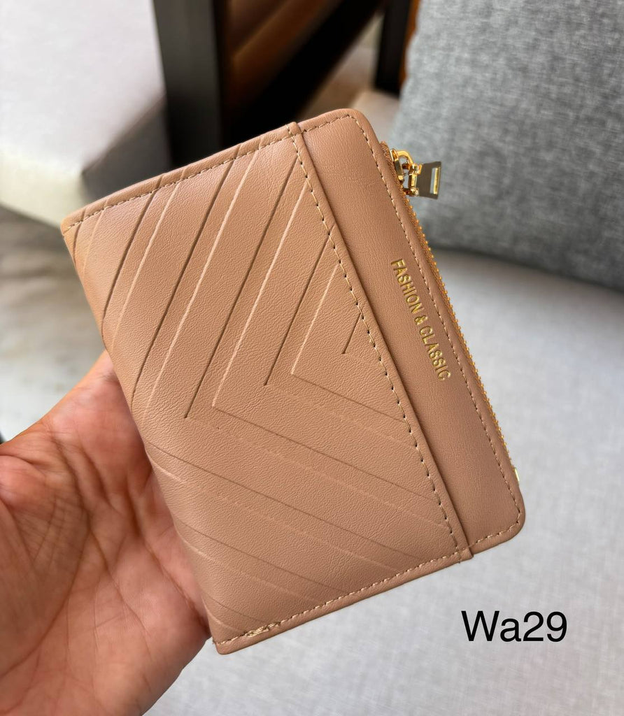 محفظة حريمي سوستة و كبسونة مقاس ١٣×٩ سم السعر ١٥٠ (wa29)