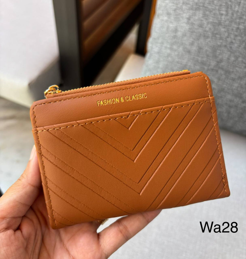 محفظة حريمي سوستة و كبسونة مقاس ١٣×٩ سم السعر ١٥٠ (wa28)