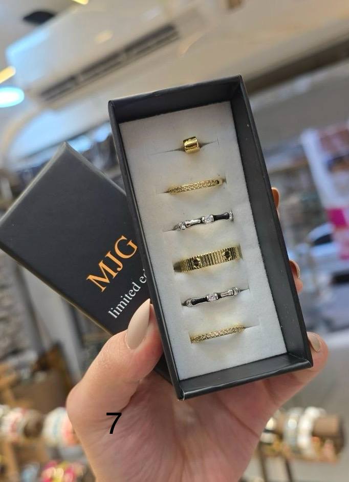 خاتم بلاتين ٥×١💍✨
شكل رقم ٧ مقاس ١٧⚡️
السعر ٢٠٠ للعلبه🔥🔥