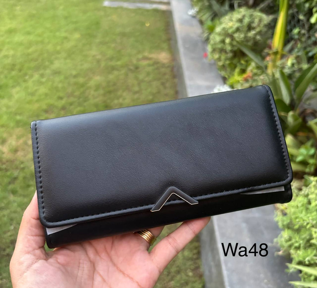 محفظة حريمي حجم كبير كبسونة مقاس ١٩×١٠ سم  السعر ١٨٠ (wa48)