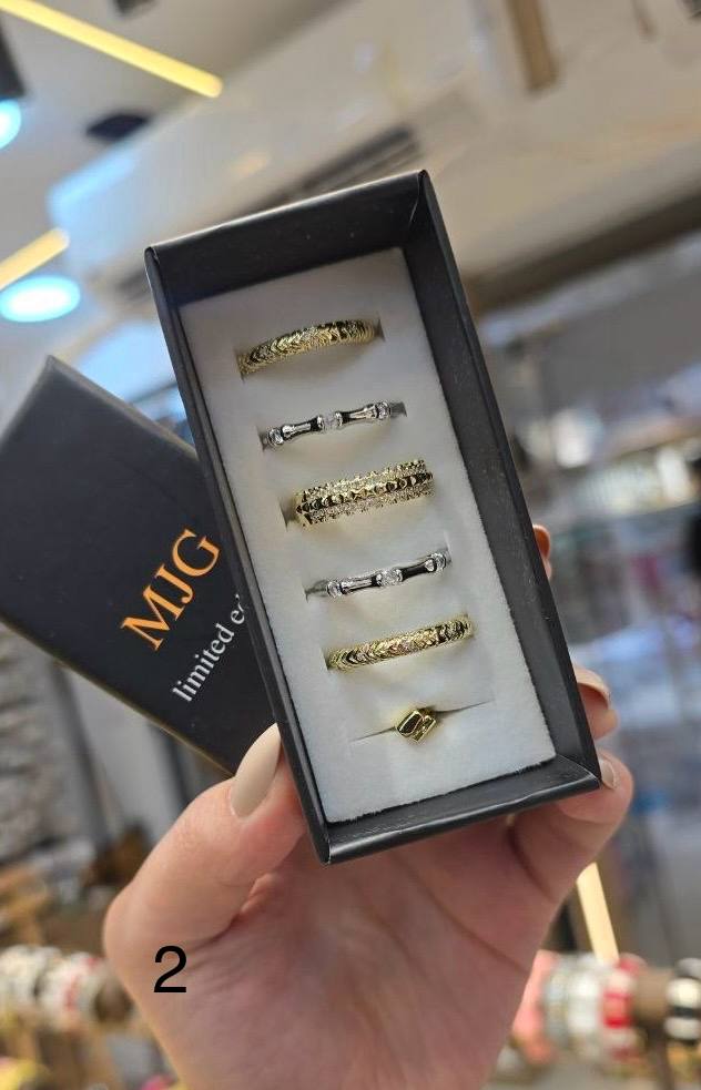 خاتم بلاتين ٥×١💍✨
شكل رقم ٢ مقاس ١٨⚡️
السعر ٢٠٠ للعلبه🔥🔥