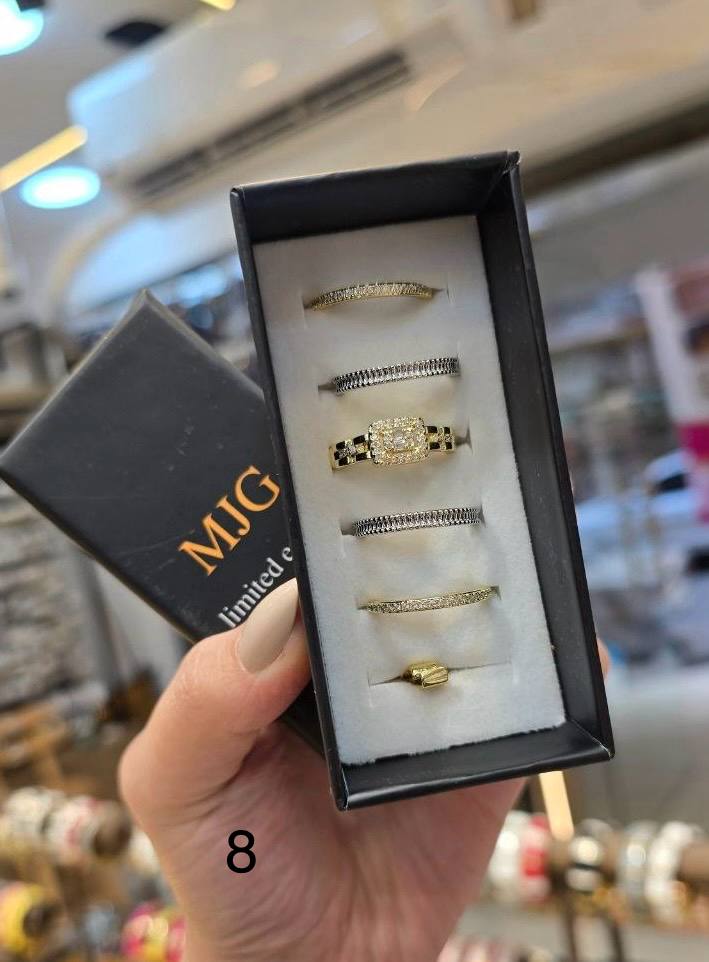 خاتم بلاتين ٥×١💍✨
شكل رقم ٨ مقاس ١٨⚡️
السعر ٢٠٠ للعلبه🔥🔥