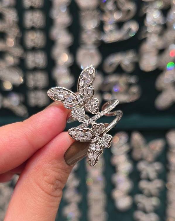 خاتم بلاتين فصوص زيركون فري سايز✨
السعر ١١٠🔥🔥 فراشة