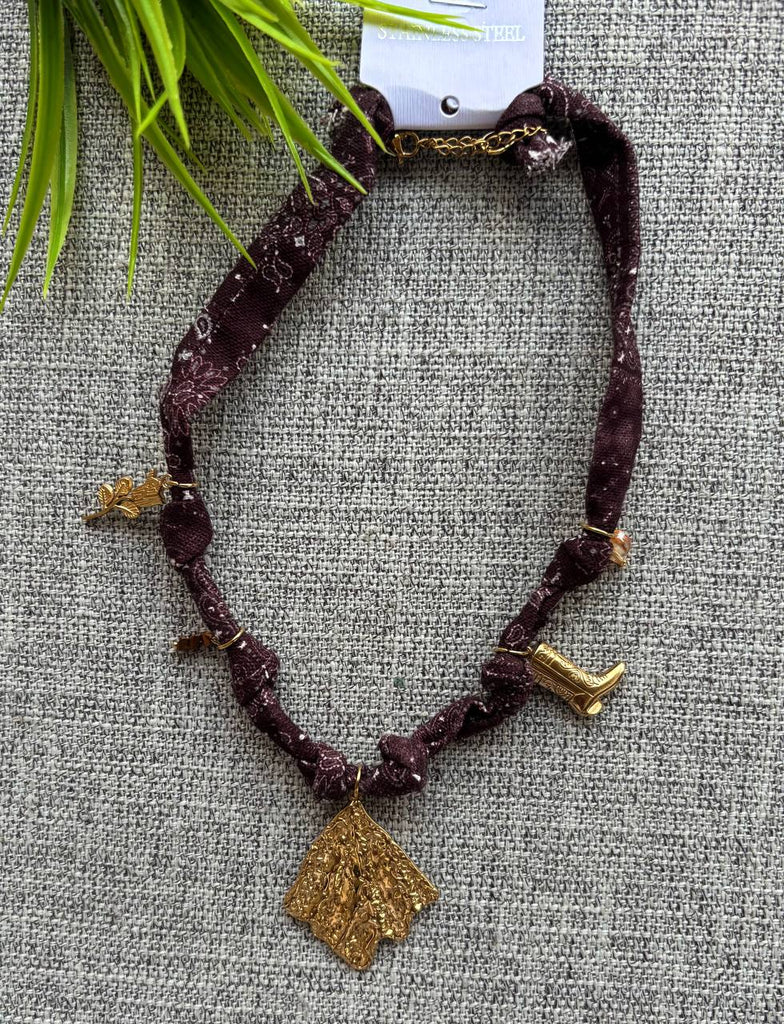 Scarf necklace 
stainless charms 
السعر ١٣٠