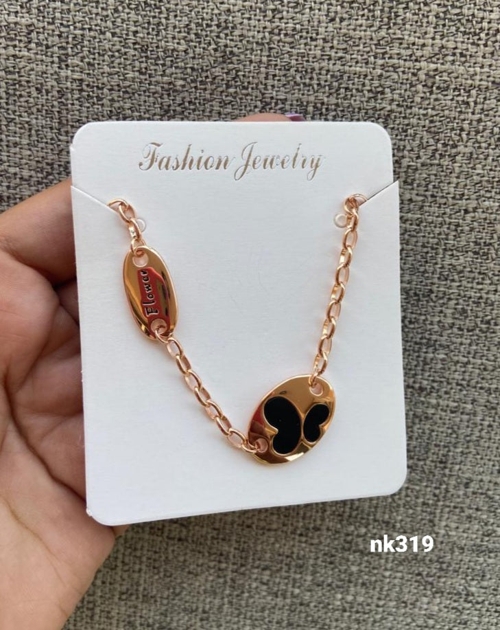 سلسلة  كوري قصيرة خامتها ممتازة مش بتغيير لون السعر ٢٥  (nk319)