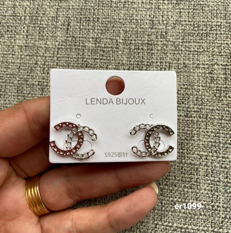 حلق مش بيغيير لون السعر ١٠ (er1099)